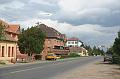 Hauptsrasse - Die neue Schule im Hintergrund